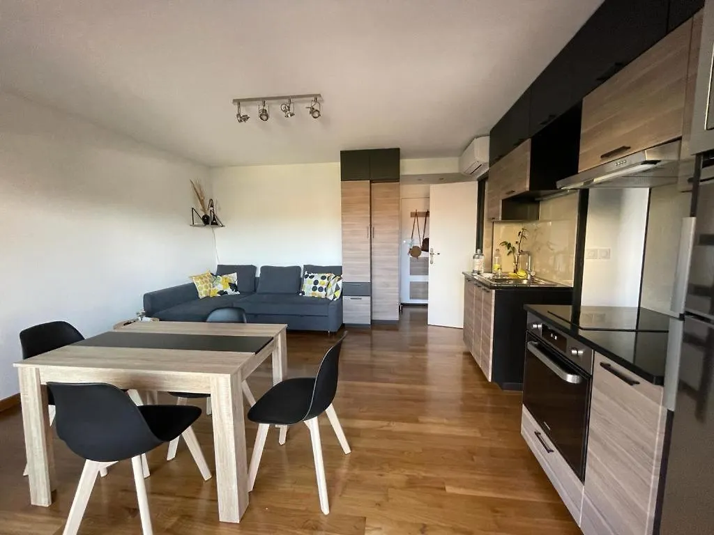 Juan Les Pins Joli T2 Parking Inclus! Apartment Antibes